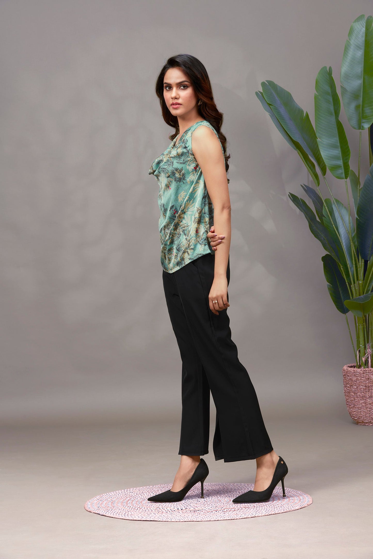 SATIN PRINTED COWL NECK SLEEVELESS TOP.