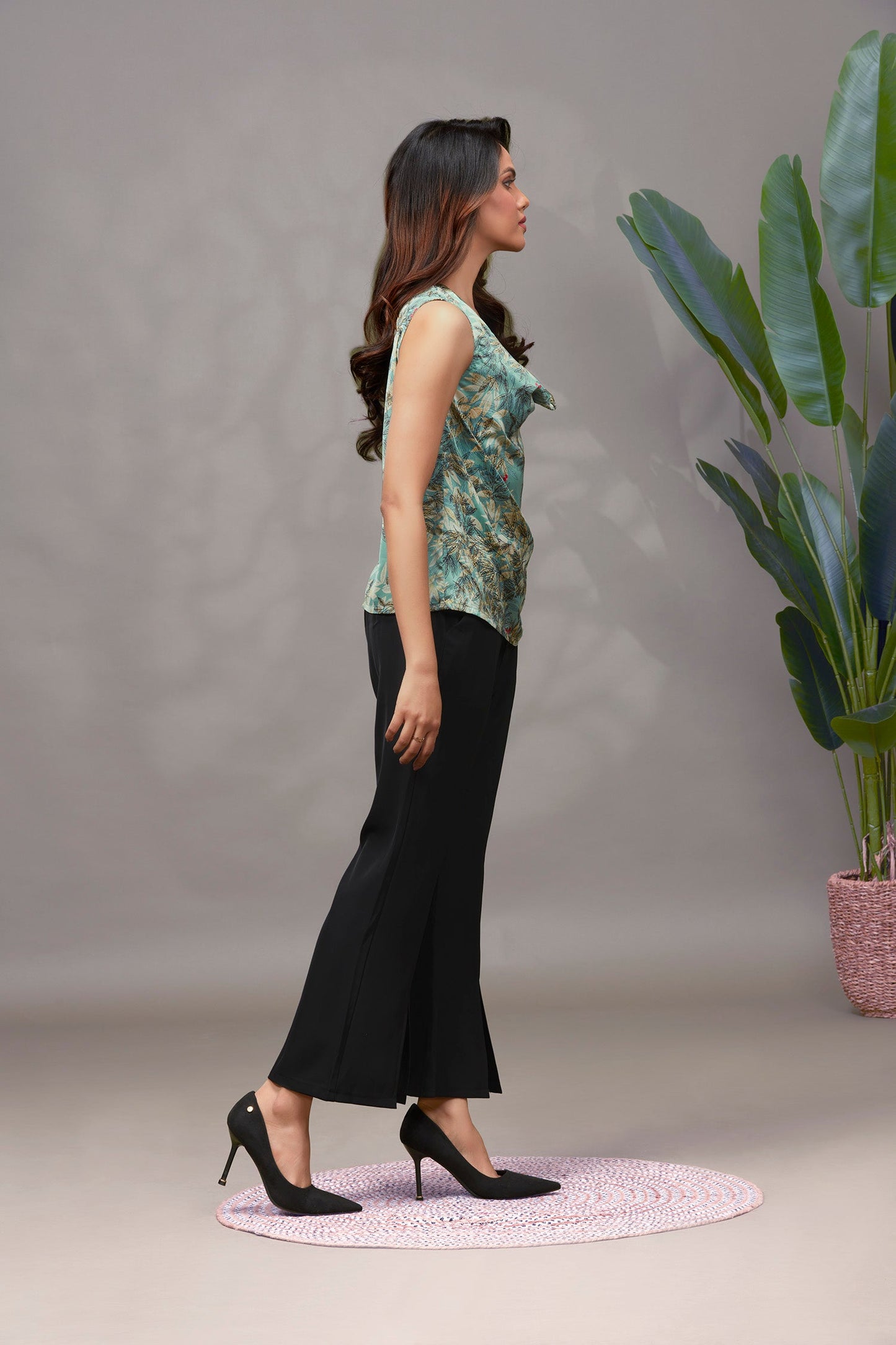 SATIN PRINTED COWL NECK SLEEVELESS TOP.