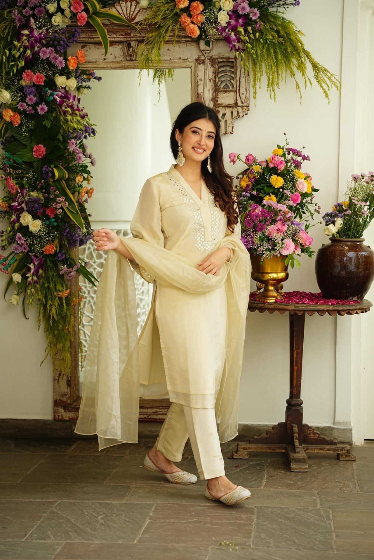 Nimisha elegant Cosmos set