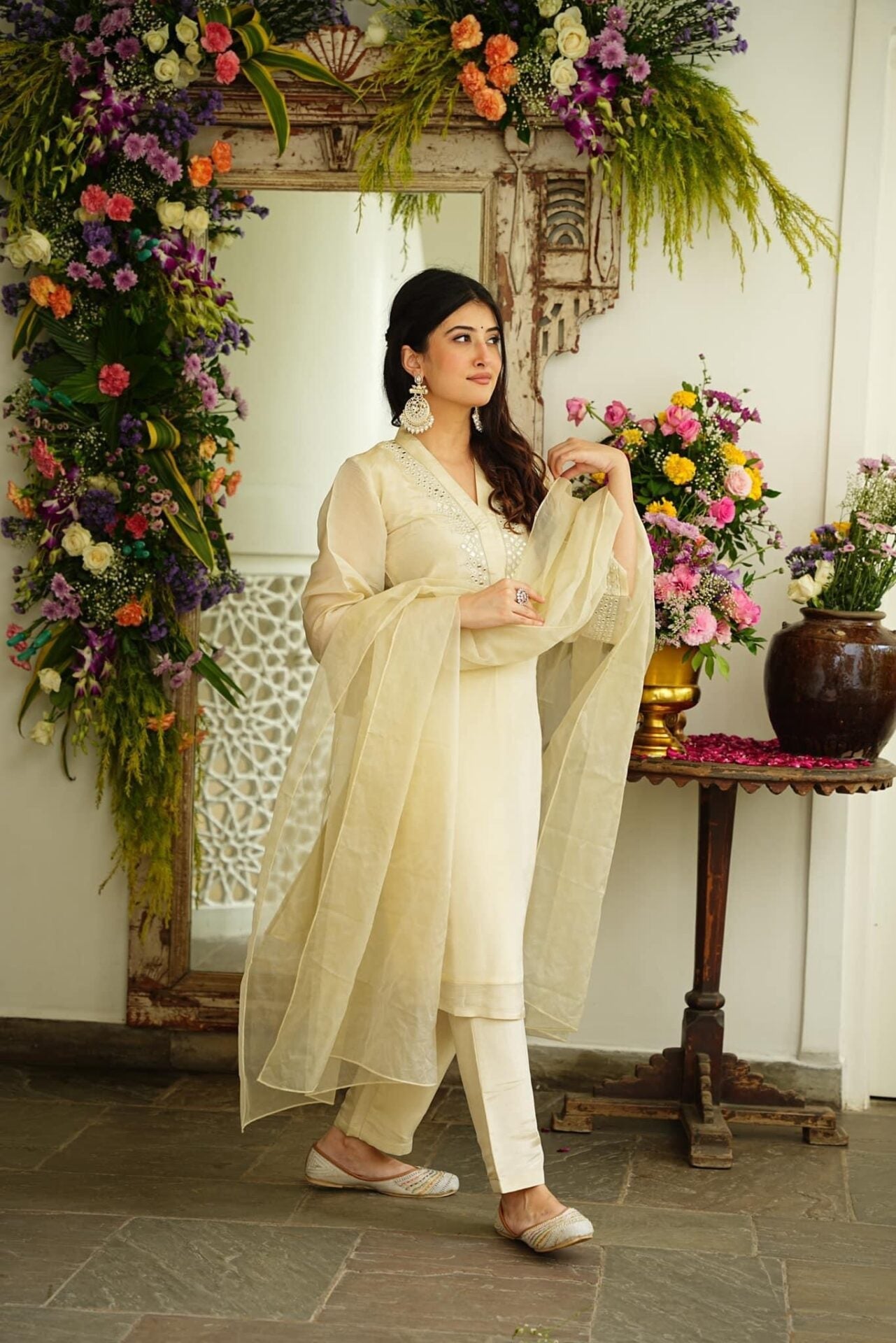 Nimisha elegant Cosmos set