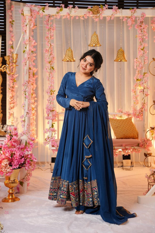 Embellished blue suit set