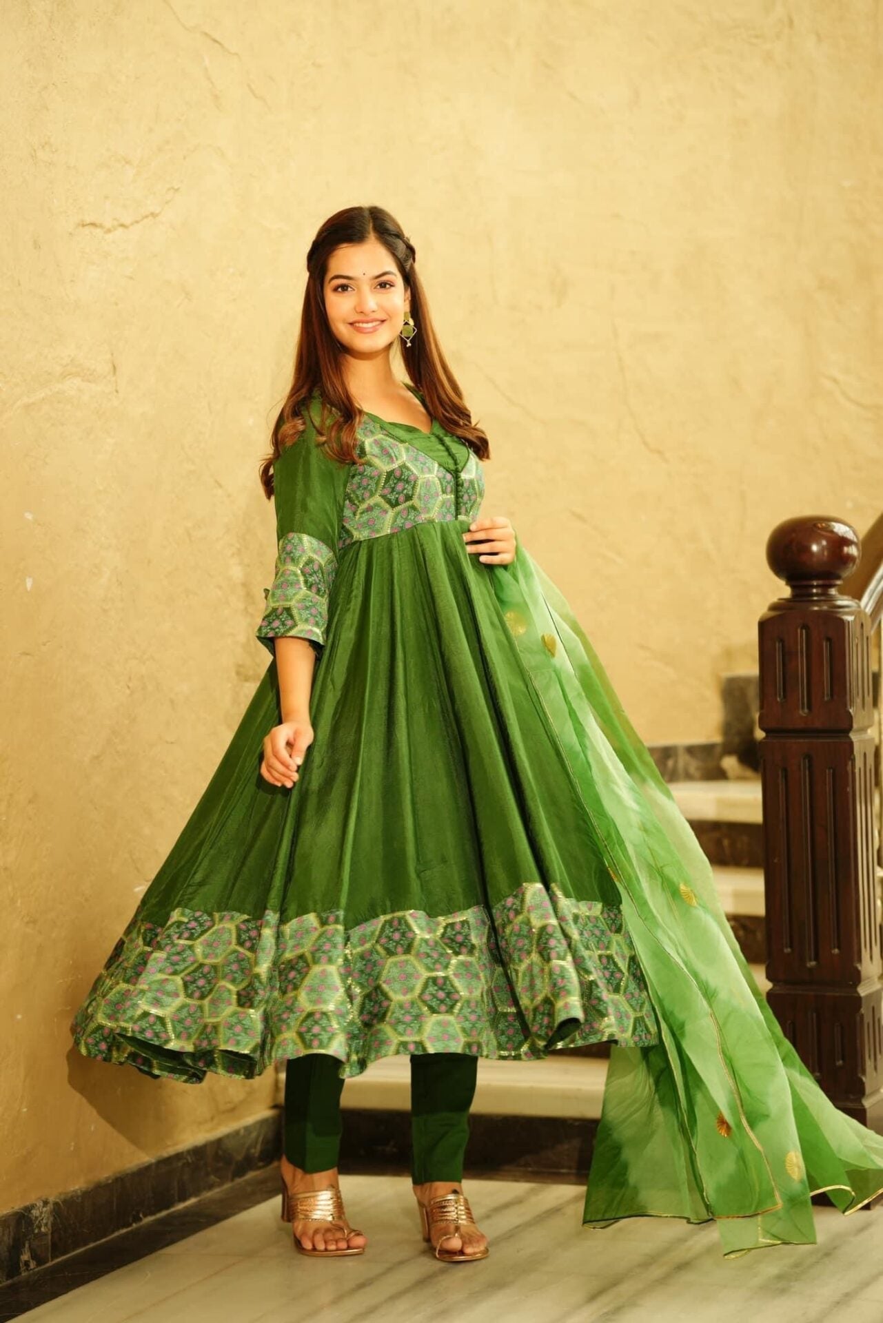 SEAWEED GREEN SILK EMBROIDERED SUIT SET