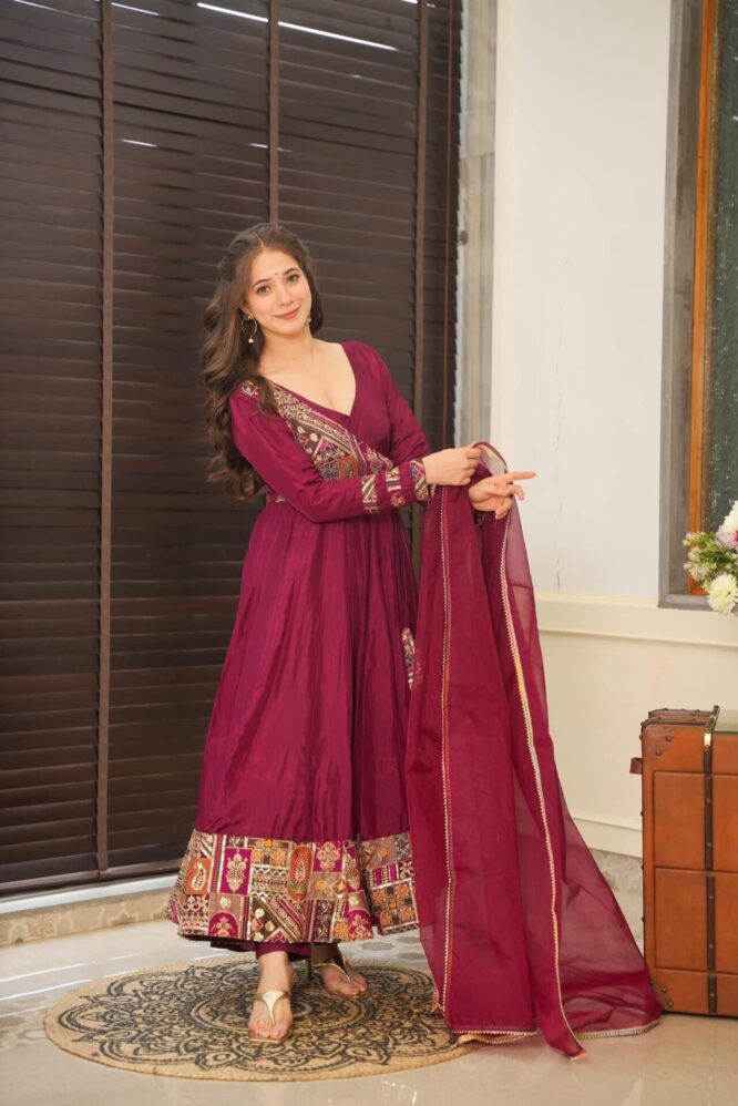 Eeswari silk heavy suit set