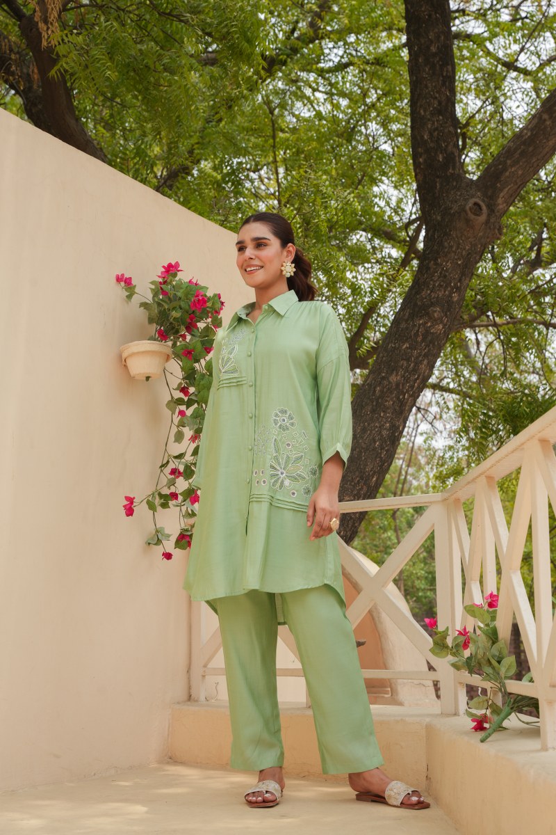 RICH PISTA GREEN EMBROIDERED SHIRT COLLAR PURE SILK CORD SET