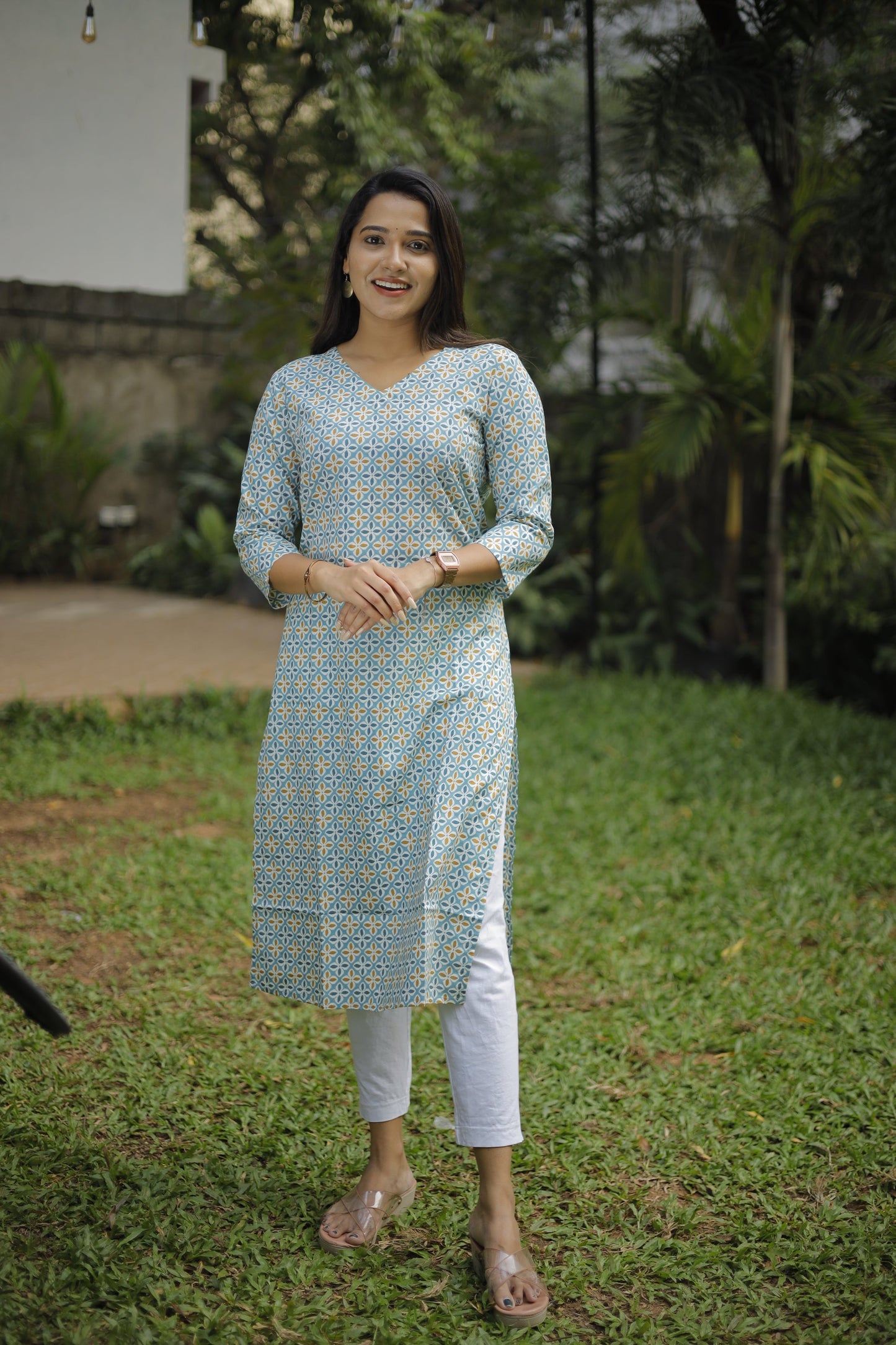 Traditional Meets Trendy – Discover Our Exclusive Kurtis