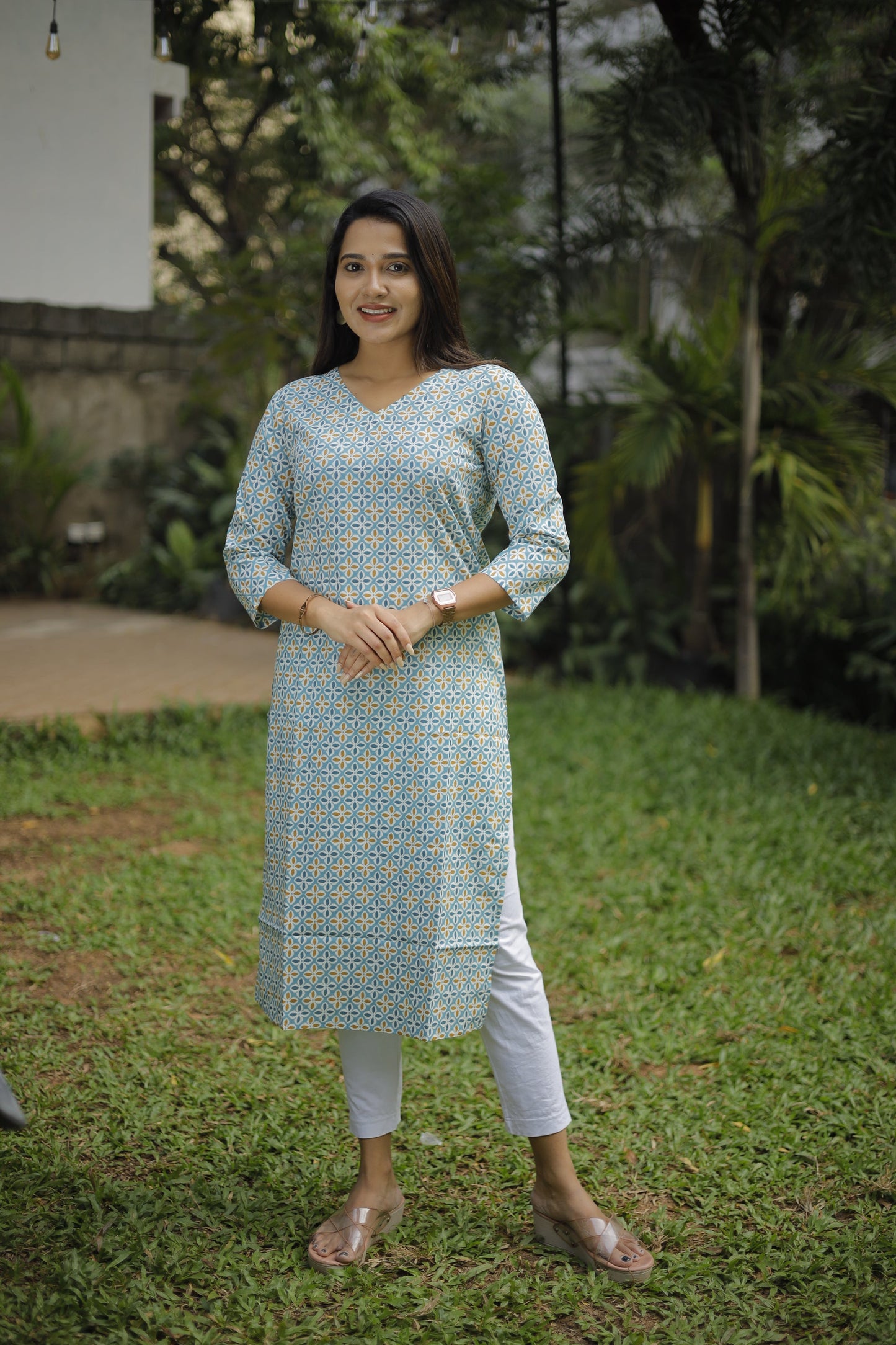 Traditional Meets Trendy – Discover Our Exclusive Kurtis